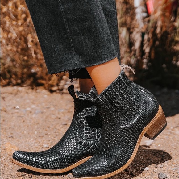 Freebird Black Textured Ankle Booties - Picture 3 of 6